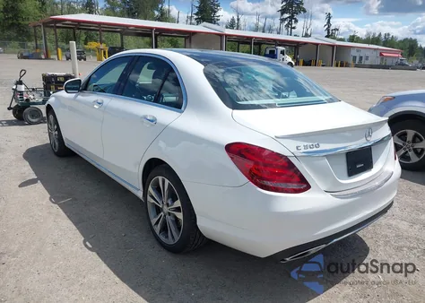 2015 Mercedes-Benz C 300 4Matic/Luxury 4Matic/Sport 4Matic z USA, uszkodzony, nr VIN 55SWF4KB8FU073494